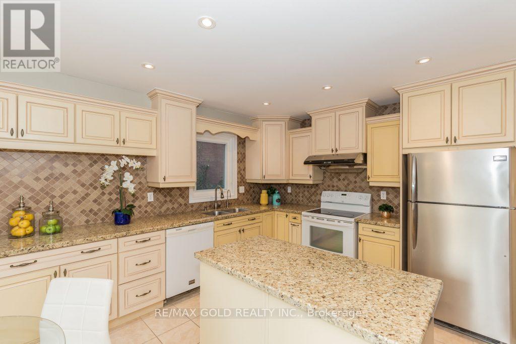 5646 Bell Harbour Drive, Mississauga, Ontario  L5M 5J3 - Photo 20 - W12526684