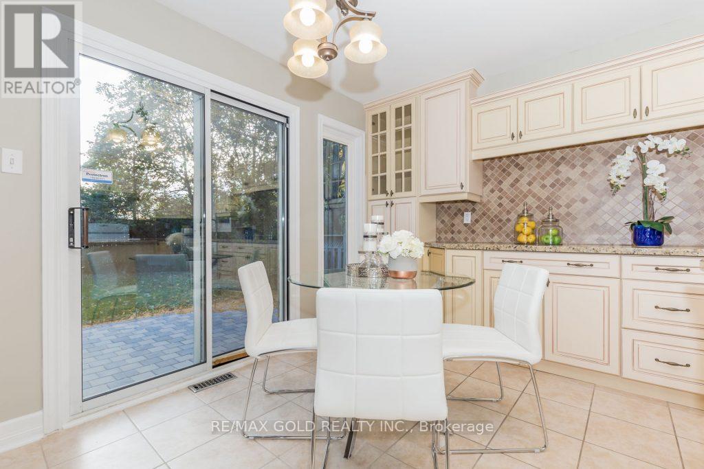 5646 Bell Harbour Drive, Mississauga, Ontario  L5M 5J3 - Photo 22 - W12526684