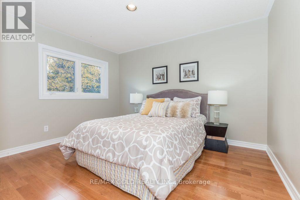 5646 Bell Harbour Drive, Mississauga, Ontario  L5M 5J3 - Photo 26 - W12526684