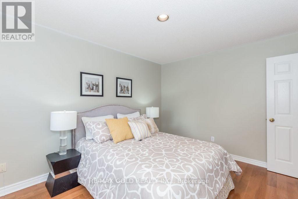 5646 Bell Harbour Drive, Mississauga, Ontario  L5M 5J3 - Photo 27 - W12526684