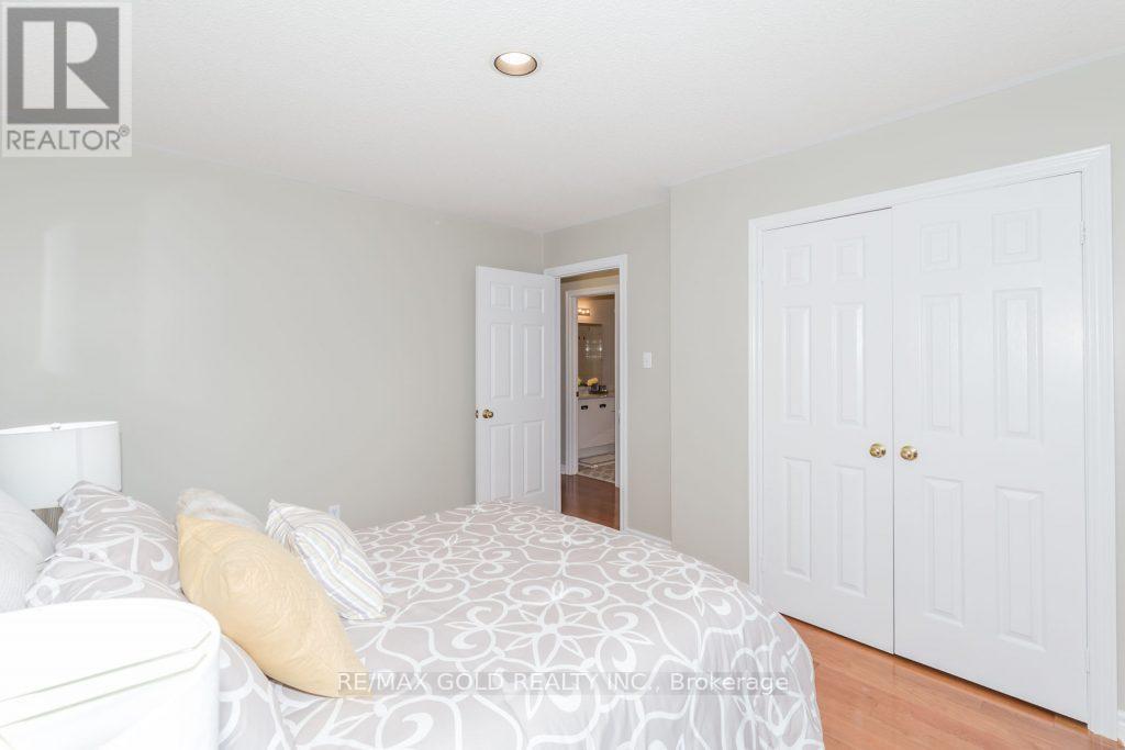 5646 Bell Harbour Drive, Mississauga, Ontario  L5M 5J3 - Photo 28 - W12526684