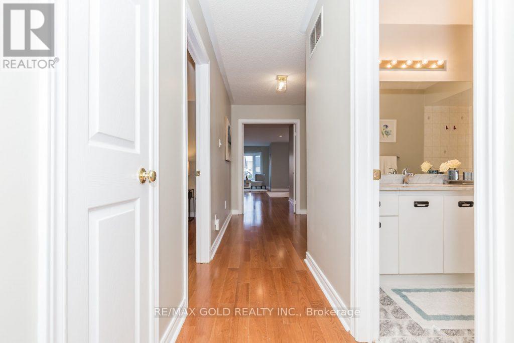 5646 Bell Harbour Drive, Mississauga, Ontario  L5M 5J3 - Photo 29 - W12526684