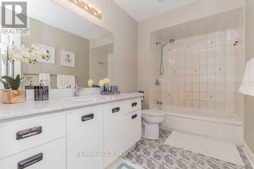 5646 Bell Harbour Drive, Mississauga, Ontario  L5M 5J3 - Photo 30 - W12526684