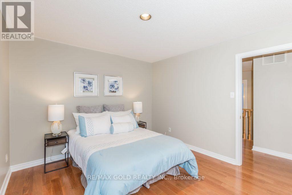 5646 Bell Harbour Drive, Mississauga, Ontario  L5M 5J3 - Photo 33 - W12526684