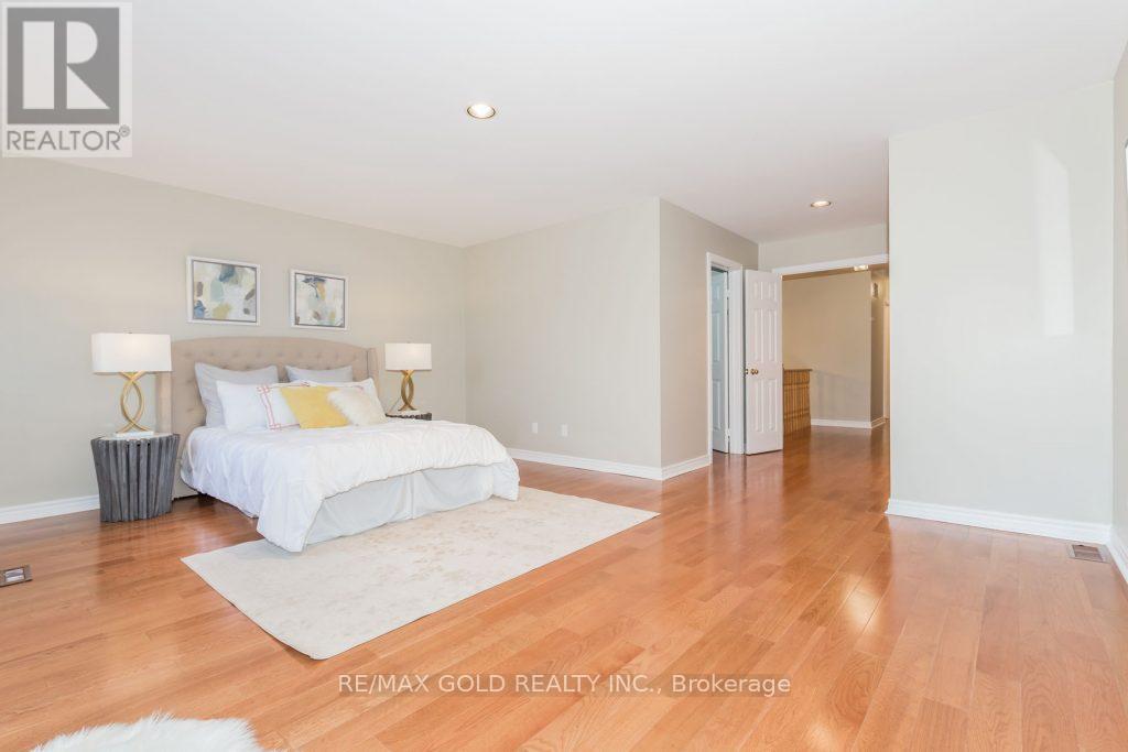 5646 Bell Harbour Drive, Mississauga, Ontario  L5M 5J3 - Photo 37 - W12526684