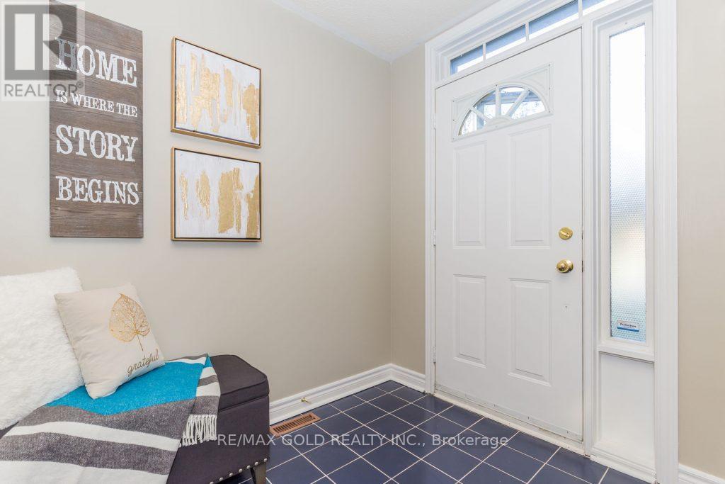 5646 Bell Harbour Drive, Mississauga, Ontario  L5M 5J3 - Photo 4 - W12526684