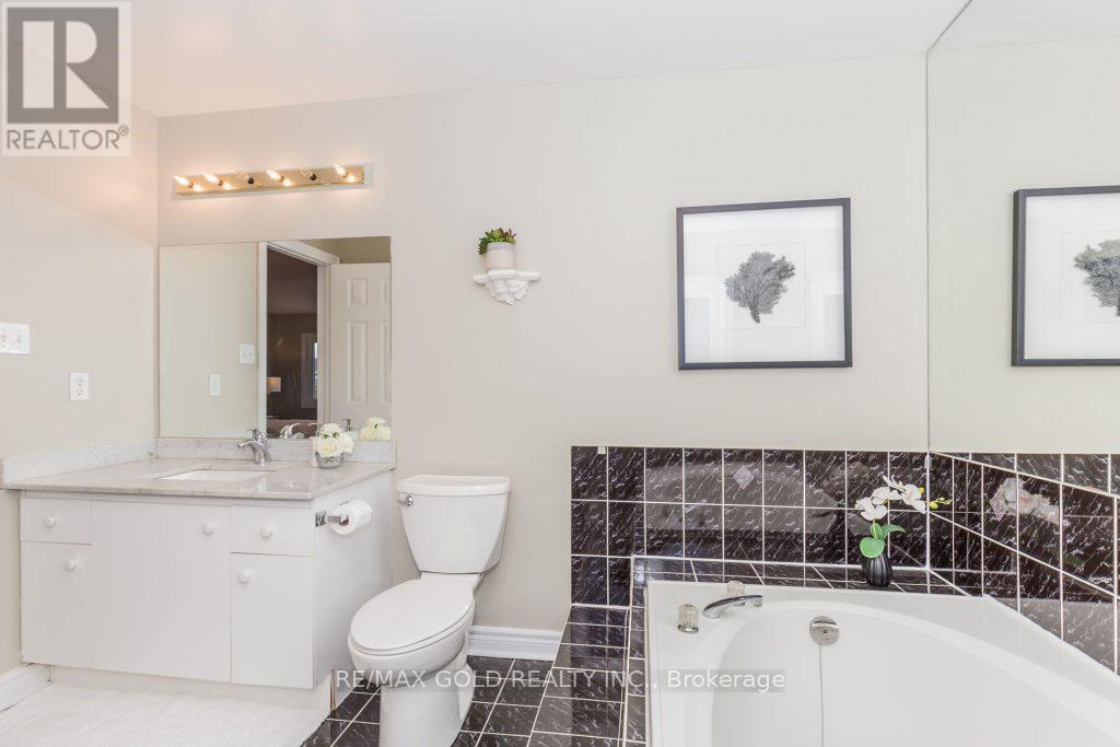 5646 Bell Harbour Drive, Mississauga, Ontario  L5M 5J3 - Photo 40 - W12526684