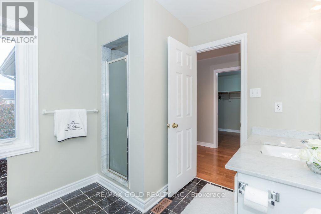 5646 Bell Harbour Drive, Mississauga, Ontario  L5M 5J3 - Photo 41 - W12526684