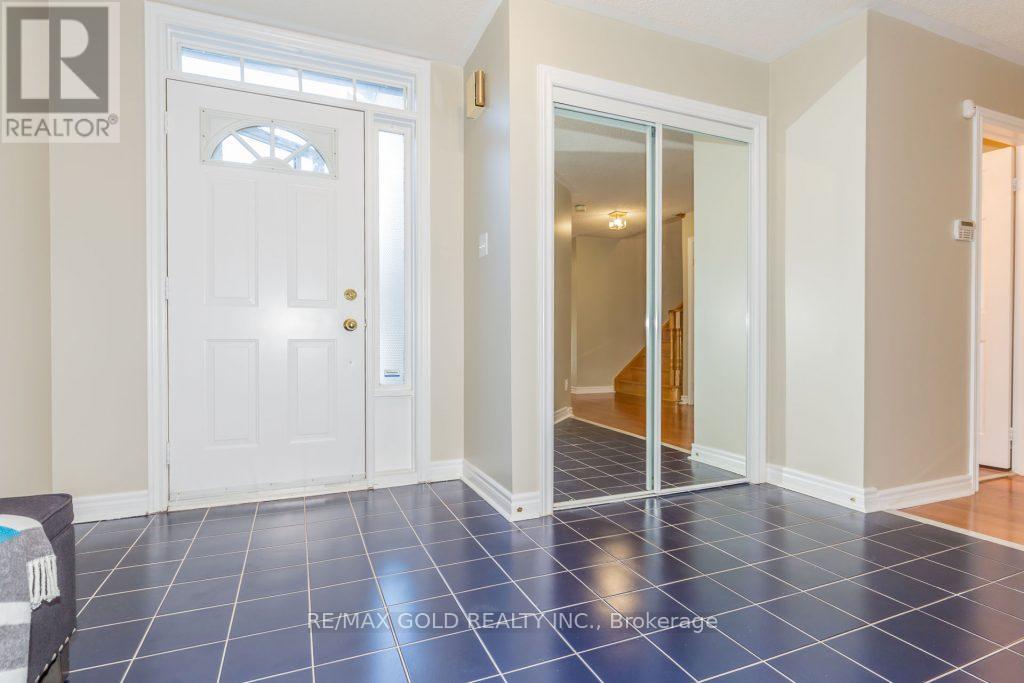 5646 Bell Harbour Drive, Mississauga, Ontario  L5M 5J3 - Photo 5 - W12526684