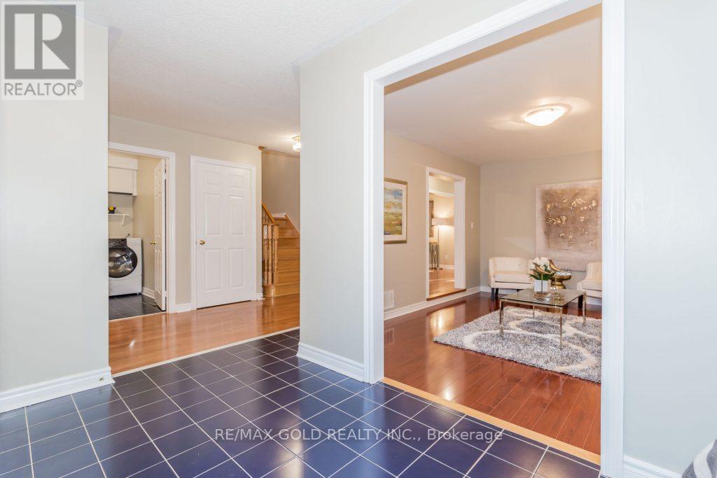 5646 Bell Harbour Drive, Mississauga, Ontario  L5M 5J3 - Photo 6 - W12526684