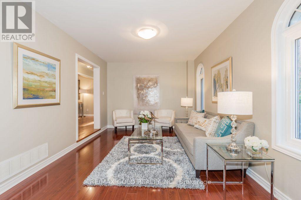 5646 Bell Harbour Drive, Mississauga, Ontario  L5M 5J3 - Photo 7 - W12526684