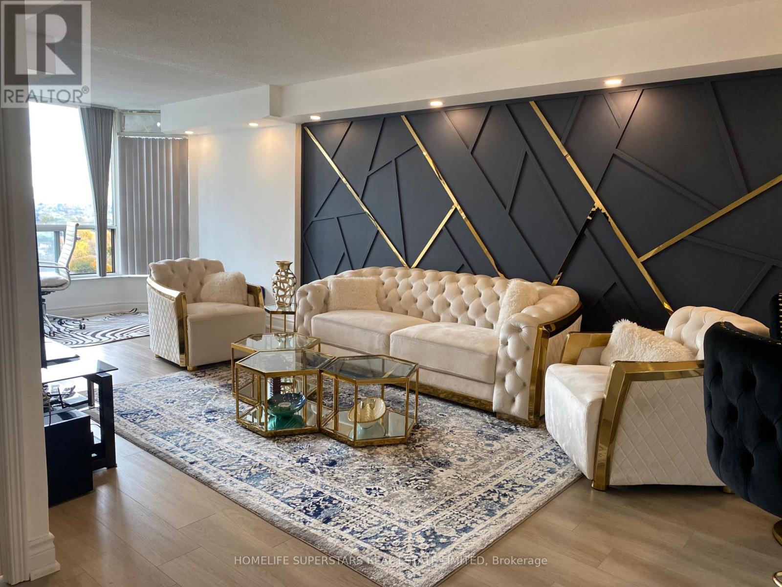 1605 - 22 Hanover Road, Brampton, Ontario  L6S 5K7 - Photo 2 - W12526686