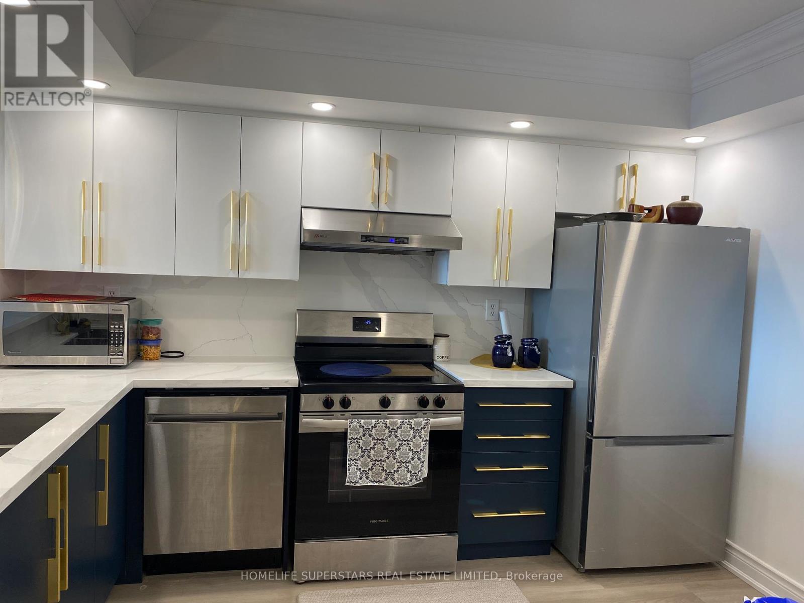 1605 - 22 Hanover Road, Brampton, Ontario  L6S 5K7 - Photo 3 - W12526686