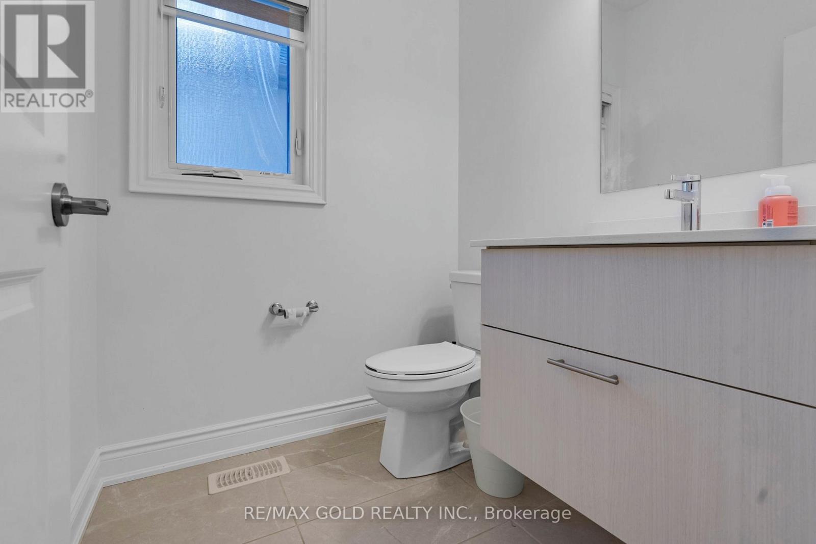 23 Bermondsey Way, Brampton, Ontario  L6Y 0E4 - Photo 4 - W12526688