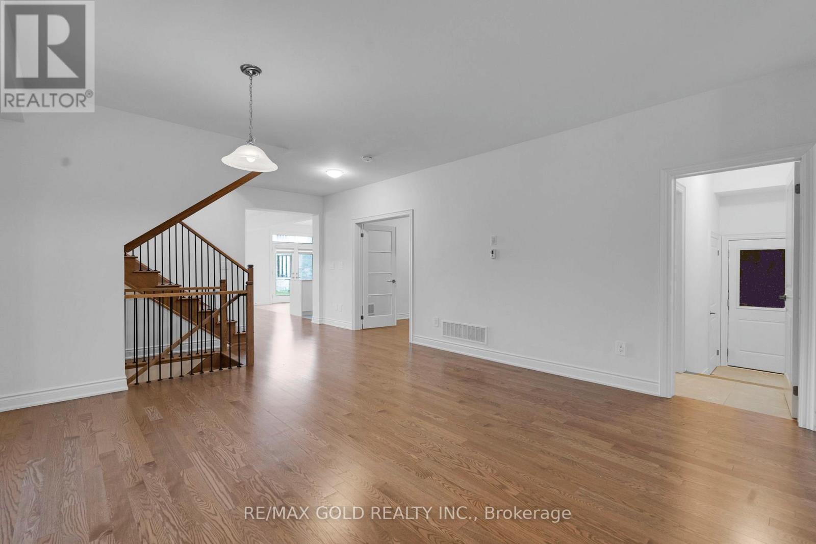 23 Bermondsey Way, Brampton, Ontario  L6Y 0E4 - Photo 6 - W12526688