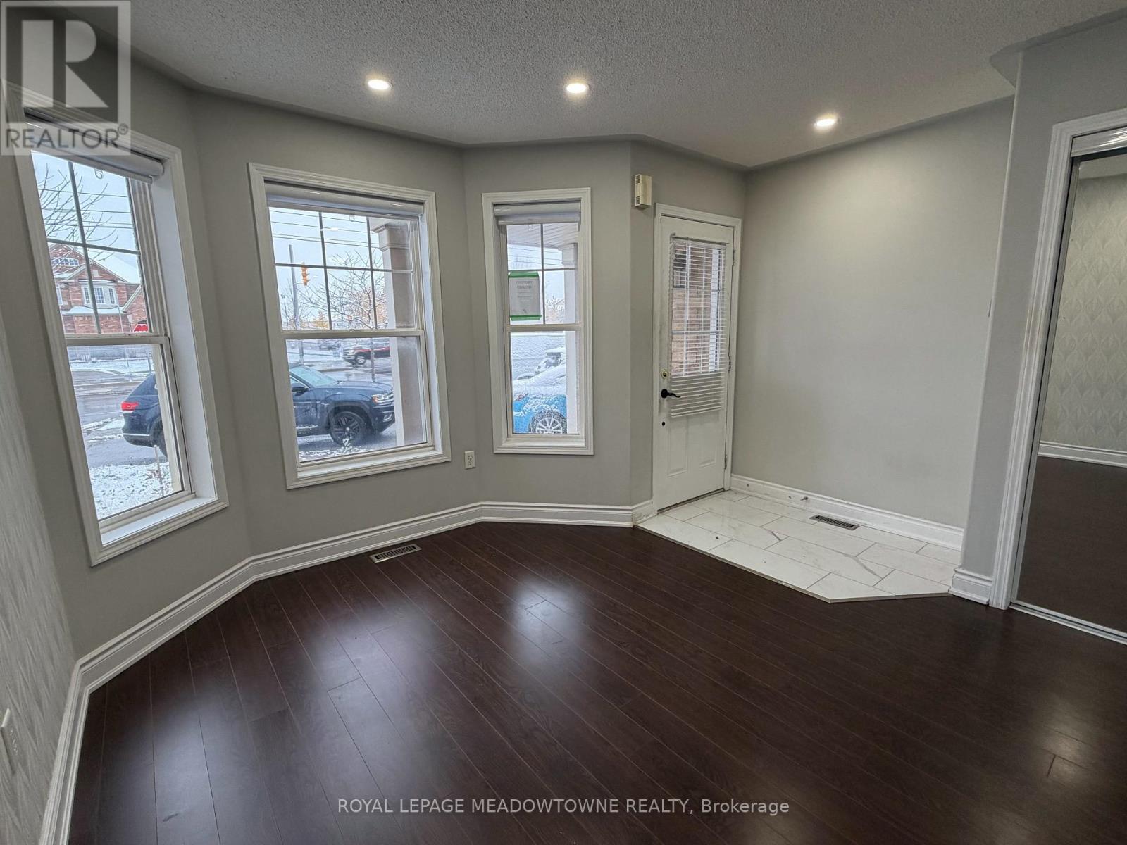 843 Thompson Road S, Milton, Ontario  L9T 6Y8 - Photo 3 - W12526700