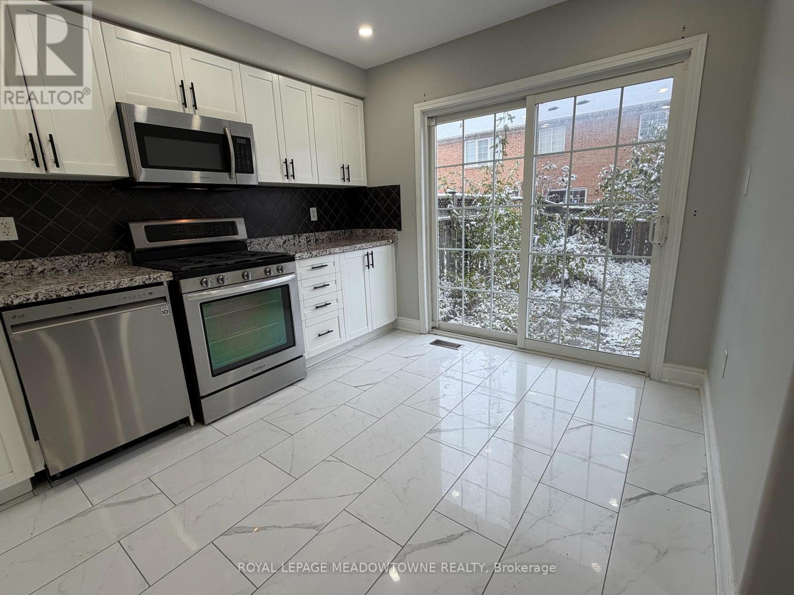 843 Thompson Road S, Milton, Ontario  L9T 6Y8 - Photo 9 - W12526700