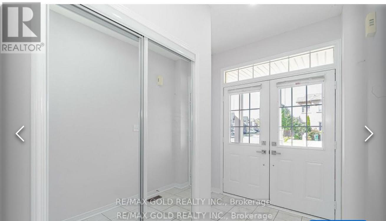 69 Portrush Trail, Brampton, Ontario  L6X 0R2 - Photo 3 - W12526708