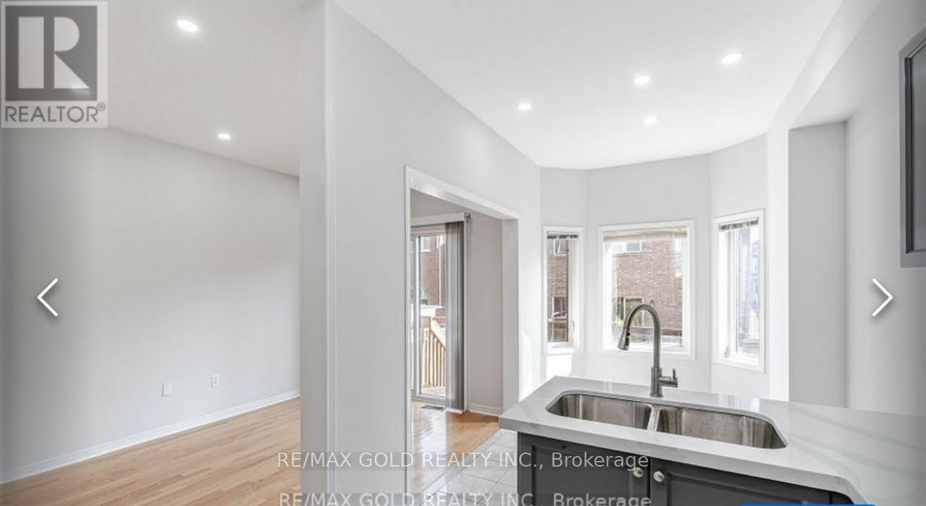 69 Portrush Trail, Brampton, Ontario  L6X 0R2 - Photo 7 - W12526708