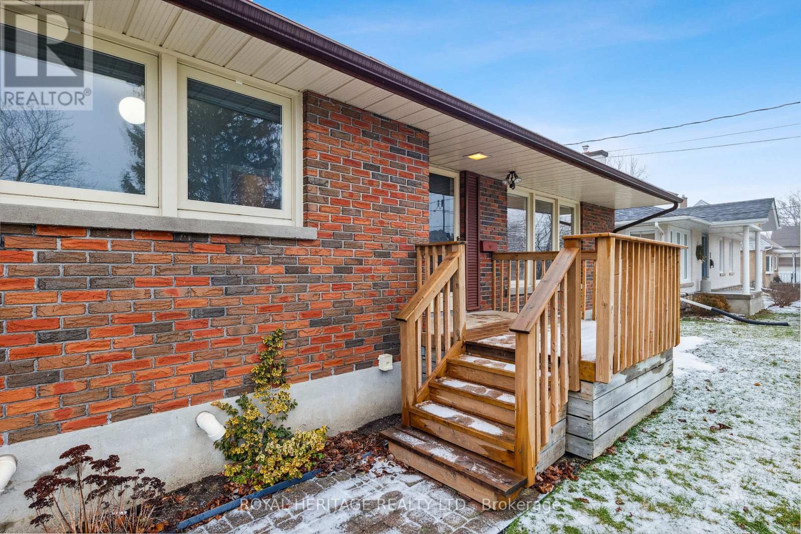 Upper Level/main Floor - 115 Albert Street N, Kawartha Lakes, Ontario K9V 4K6 - Photo 3 - X12526672