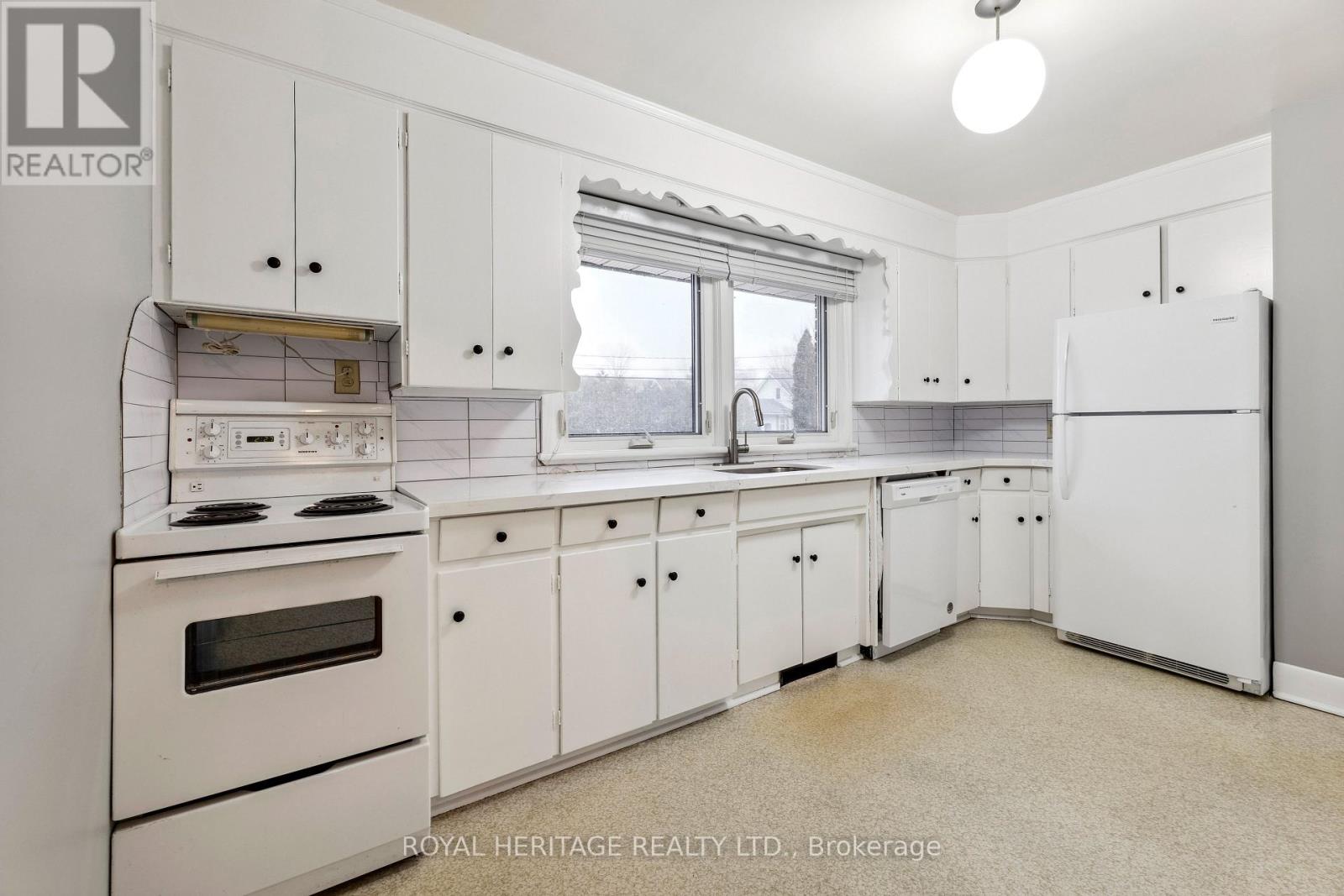 Upper Level/main Floor - 115 Albert Street N, Kawartha Lakes, Ontario K9V 4K6 - Photo 7 - X12526672