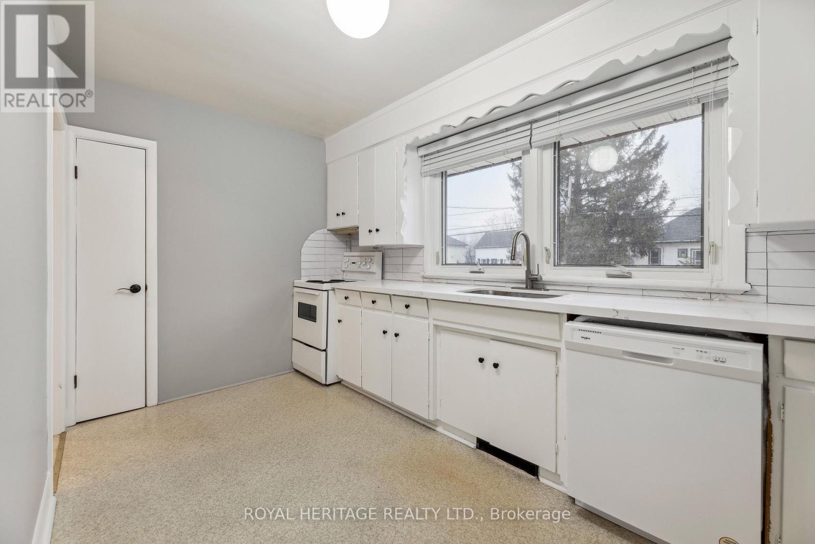 Upper Level/main Floor - 115 Albert Street N, Kawartha Lakes, Ontario K9V 4K6 - Photo 8 - X12526672