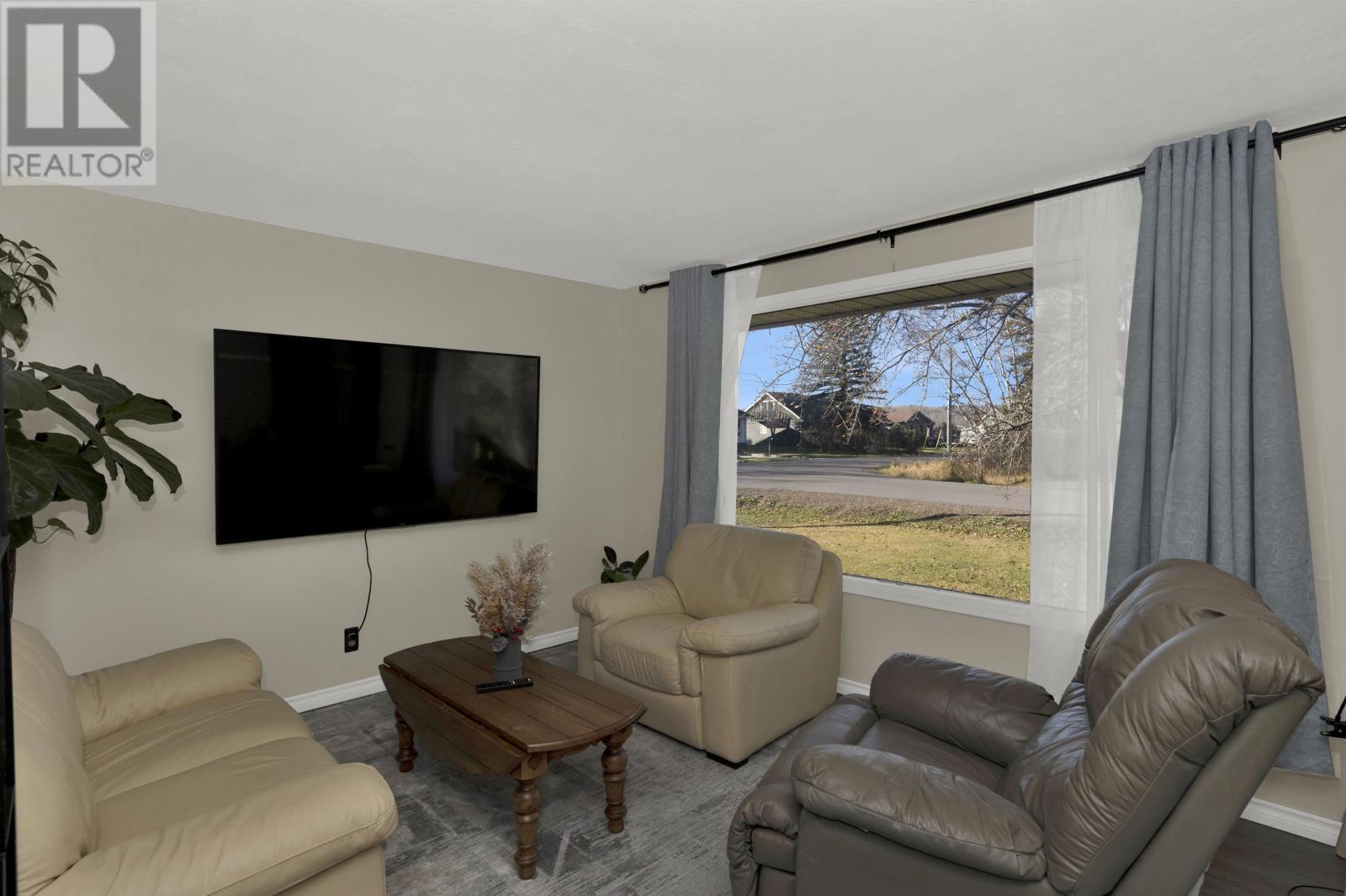 10 Dorothy St, Kakabeka Falls, Ontario P0T 1W0 - Photo 12 - TB253415