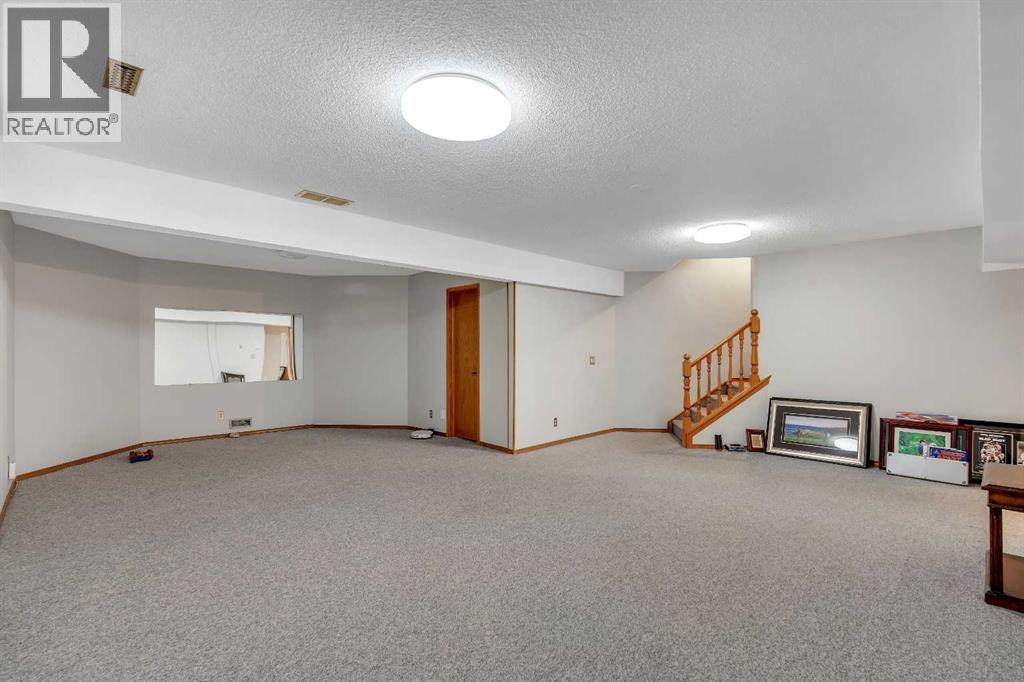 223 Shawnee Mews Sw, Calgary, Alberta  T2Y 1W4 - Photo 28 - A2269251