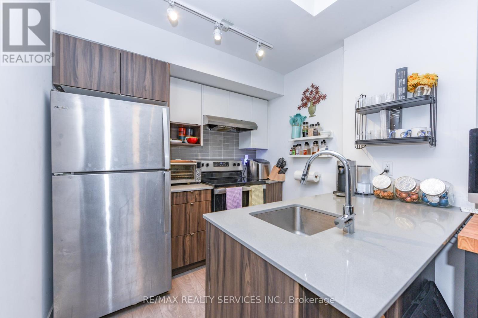 #209 - 1137 Cooke Boulevard, Burlington, Ontario  L7T 4A8 - Photo 10 - W12524200