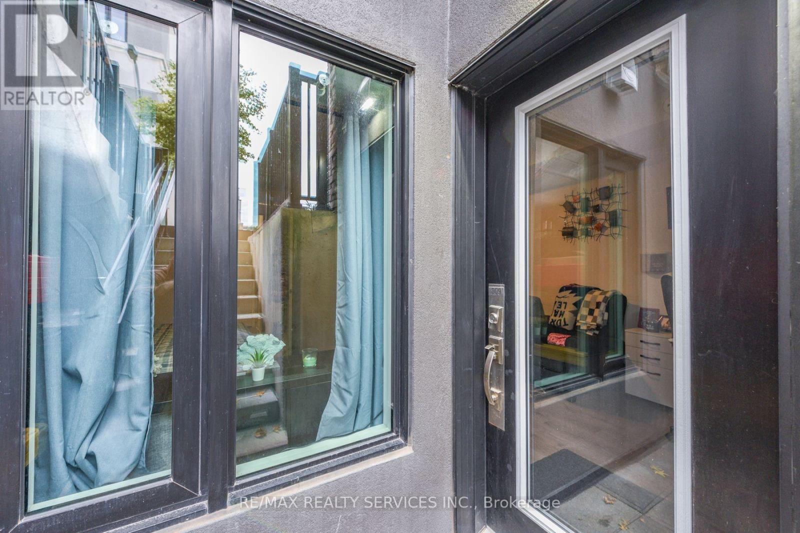 #209 - 1137 Cooke Boulevard, Burlington, Ontario  L7T 4A8 - Photo 3 - W12524200