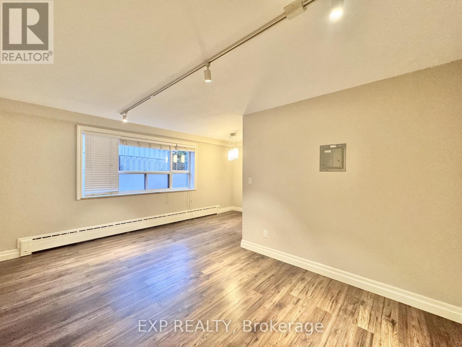 Unit One - 25 Paisley Boulevard E, Mississauga, Ontario  L5A 1P3 - Photo 4 - W12526716