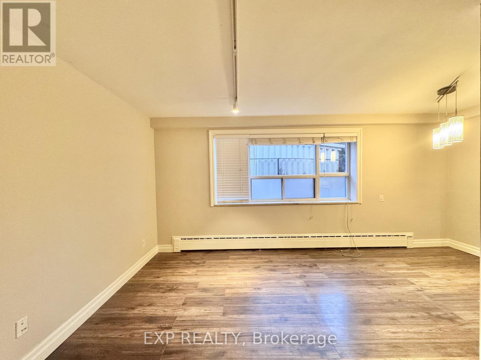 Unit One - 25 Paisley Boulevard E, Mississauga, Ontario  L5A 1P3 - Photo 5 - W12526716