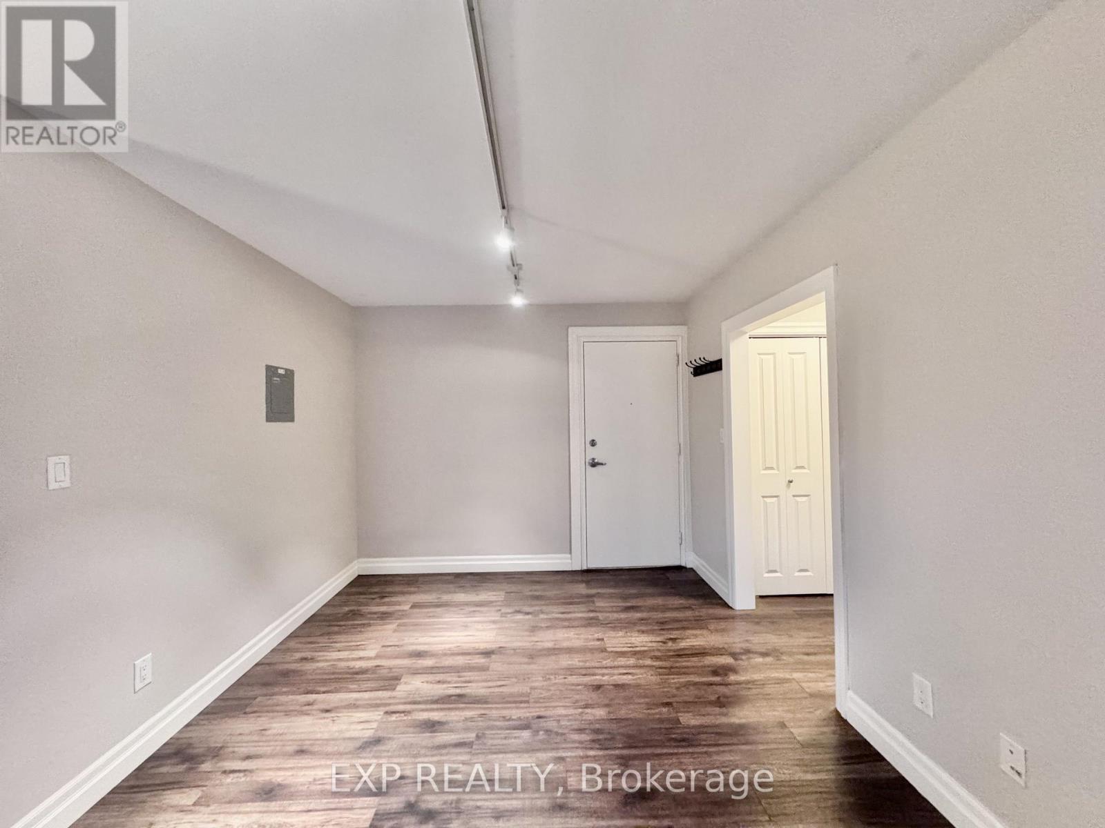 Unit One - 25 Paisley Boulevard E, Mississauga, Ontario  L5A 1P3 - Photo 7 - W12526716