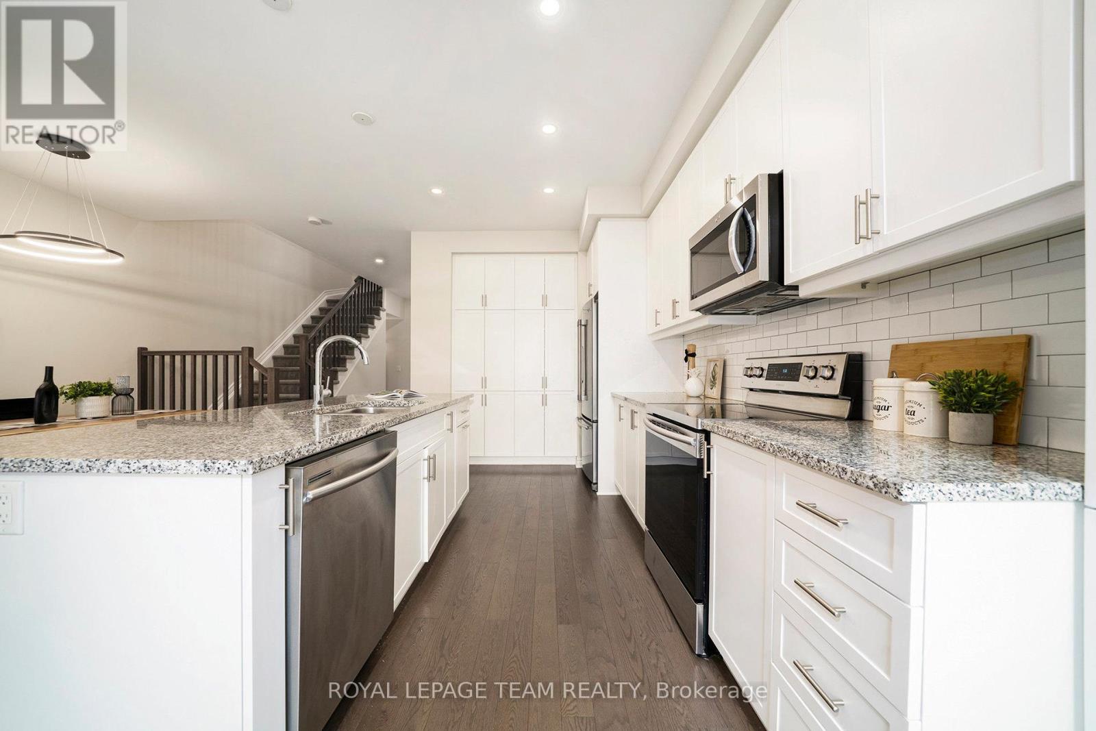 540 Edenwylde Drive, Ottawa, Ontario  K2S 2K4 - Photo 12 - X12526366