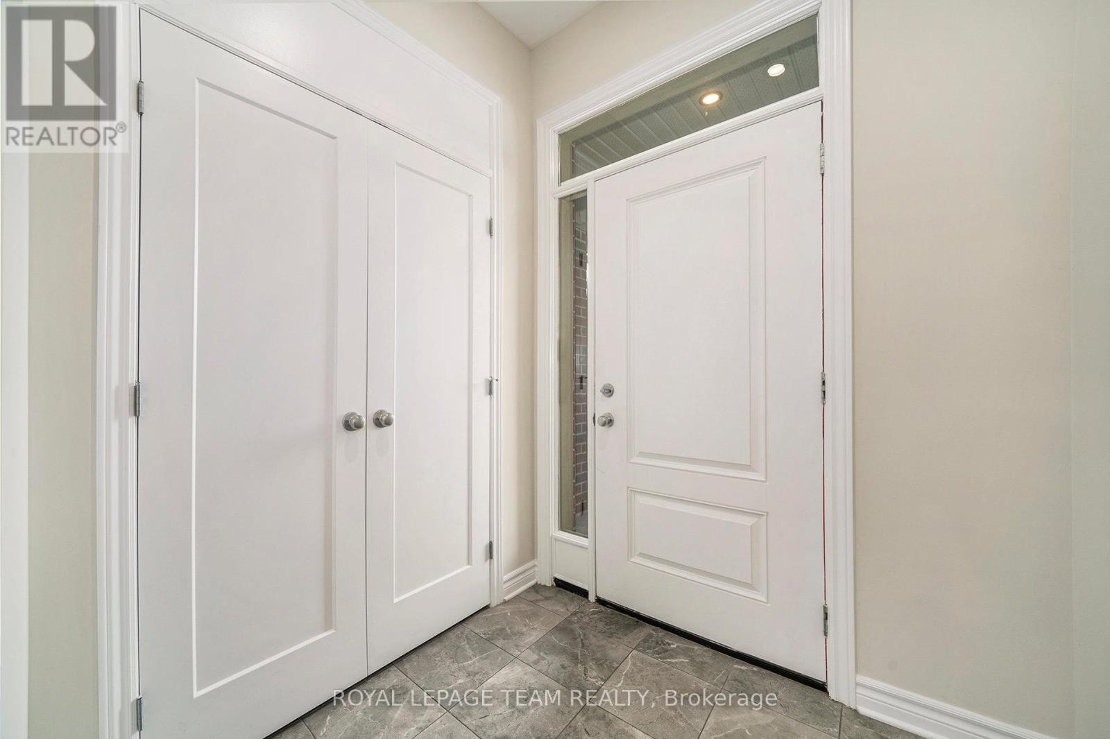 540 Edenwylde Drive, Ottawa, Ontario  K2S 2K4 - Photo 4 - X12526366