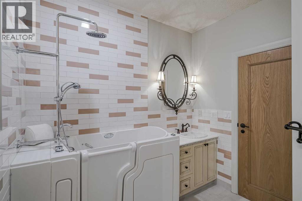 127 Canterbury Court Sw, Calgary, Alberta  T2W 6C1 - Photo 31 - A2269104