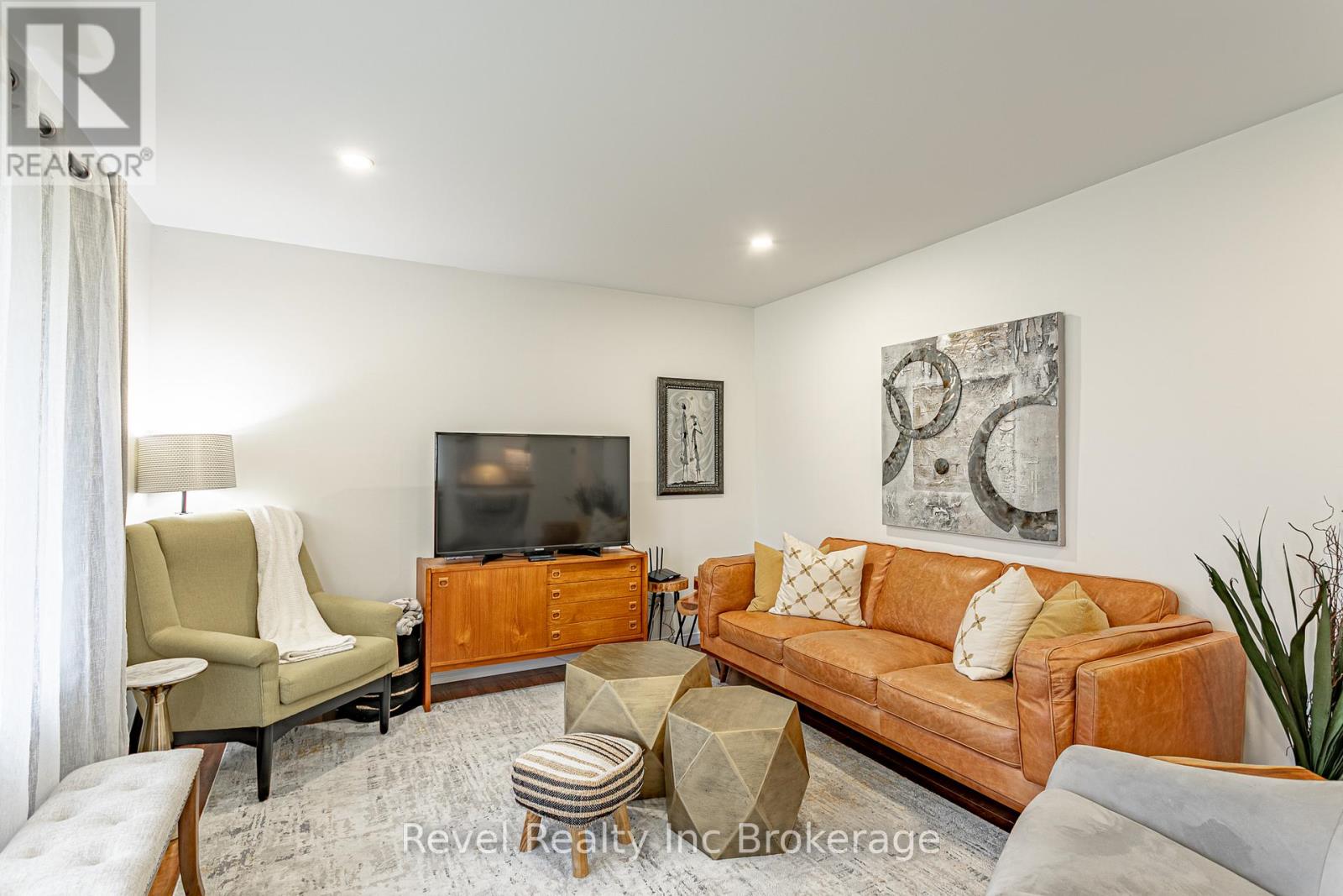 72 Bayswater Street, Woodstock, Ontario N4S 5K3 - Photo 5 - X12520390