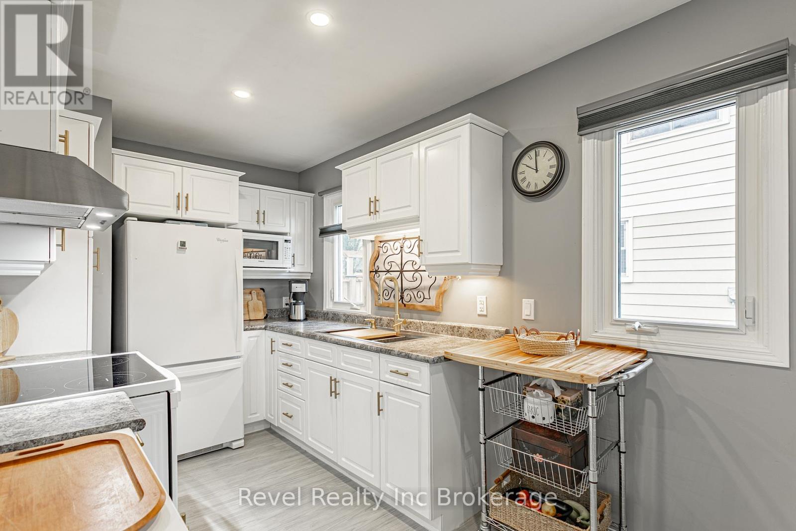 72 Bayswater Street, Woodstock, Ontario N4S 5K3 - Photo 8 - X12520390