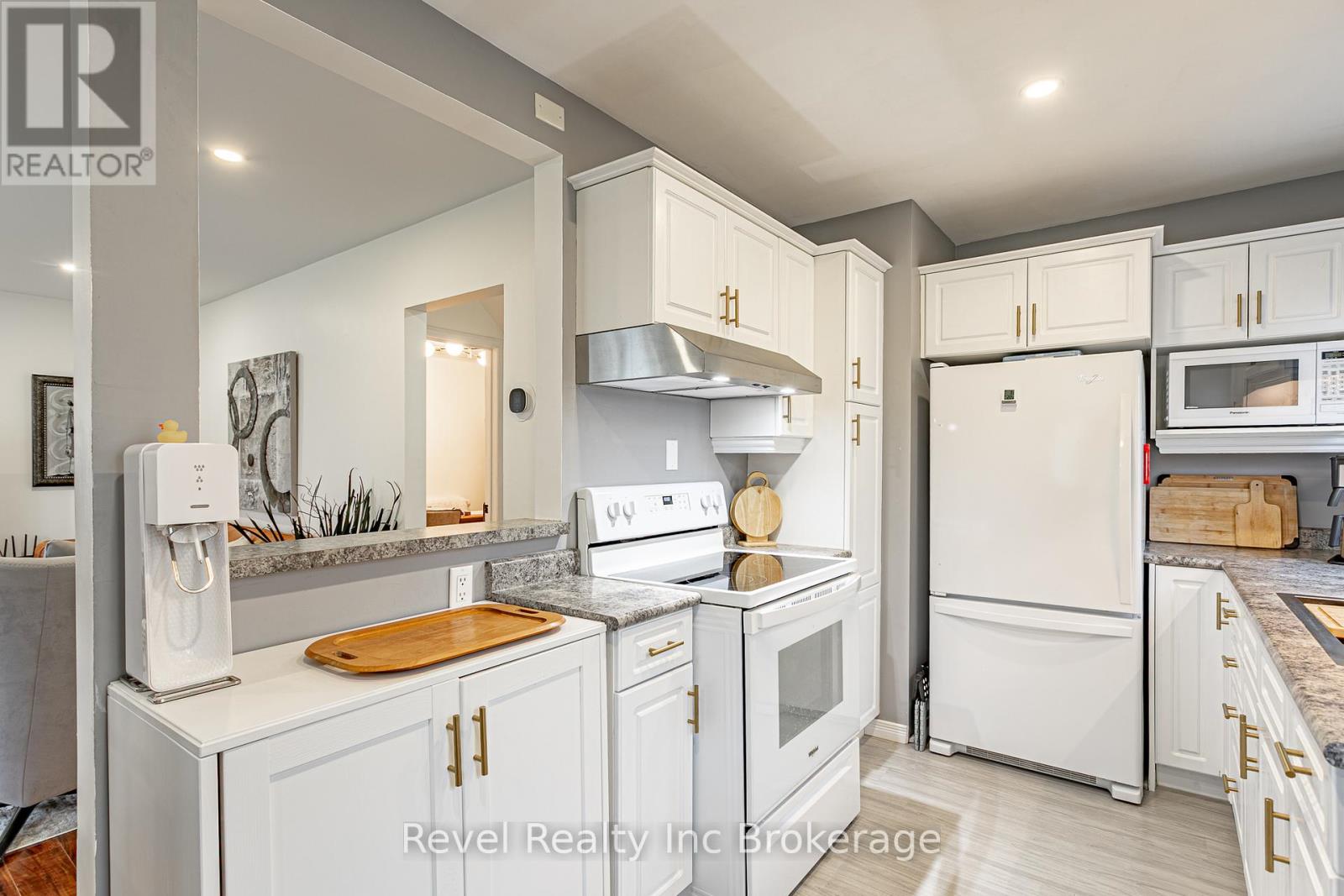 72 Bayswater Street, Woodstock, Ontario N4S 5K3 - Photo 9 - X12520390