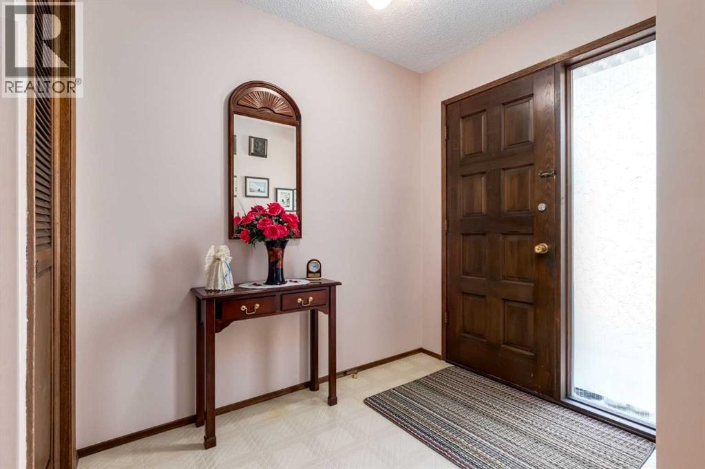 1623 111 Avenue Sw, Calgary, Alberta  T2W 1R6 - Photo 3 - A2268316