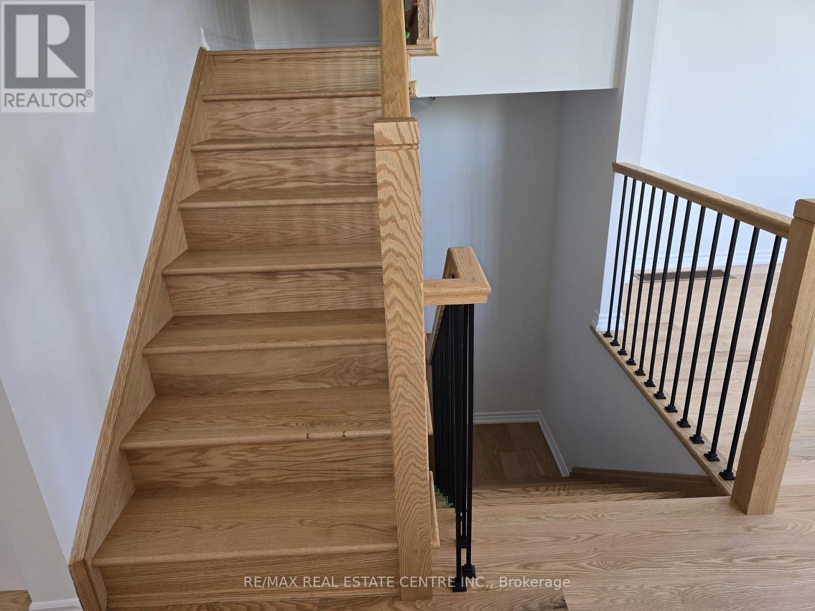 5959 Saigon Street, Mississauga, Ontario  L6H 7G1 - Photo 4 - W12526756