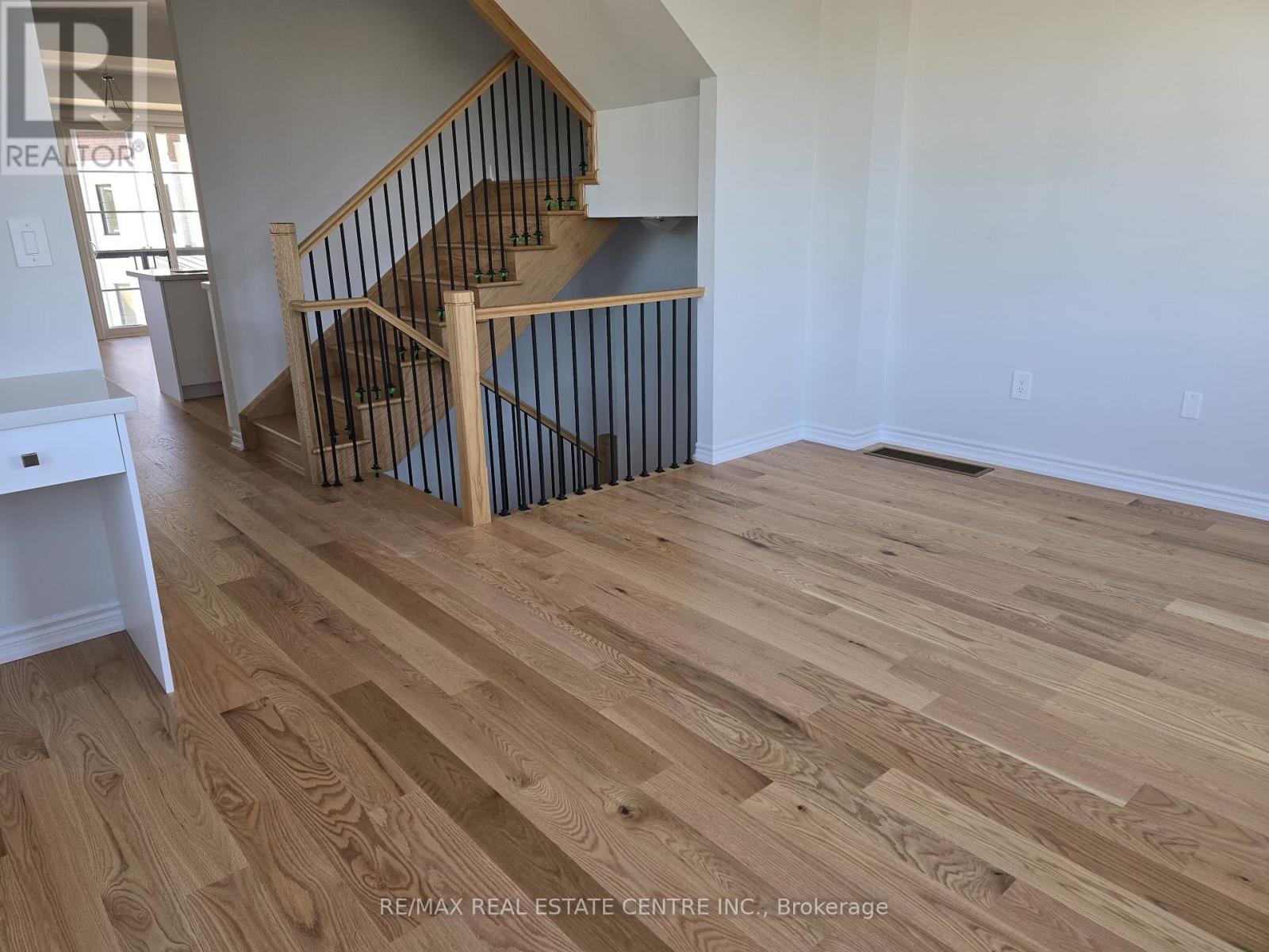 5959 Saigon Street, Mississauga, Ontario  L6H 7G1 - Photo 7 - W12526756