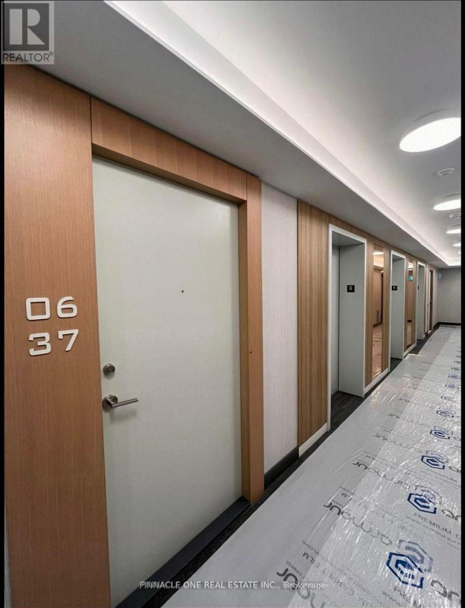 637 - 1100 Sheppard Avenue West Avenue W, Toronto, Ontario  M3J 0H1 - Photo 2 - W12526772