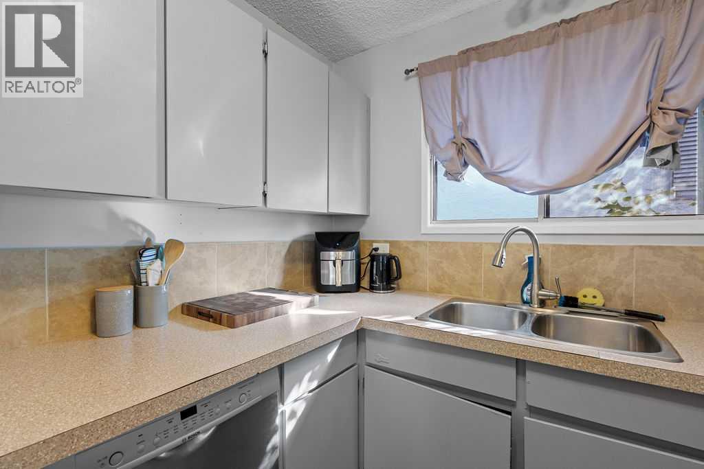 5812 22 Avenue Ne, Calgary, Alberta  T1Y 4P7 - Photo 8 - A2256055