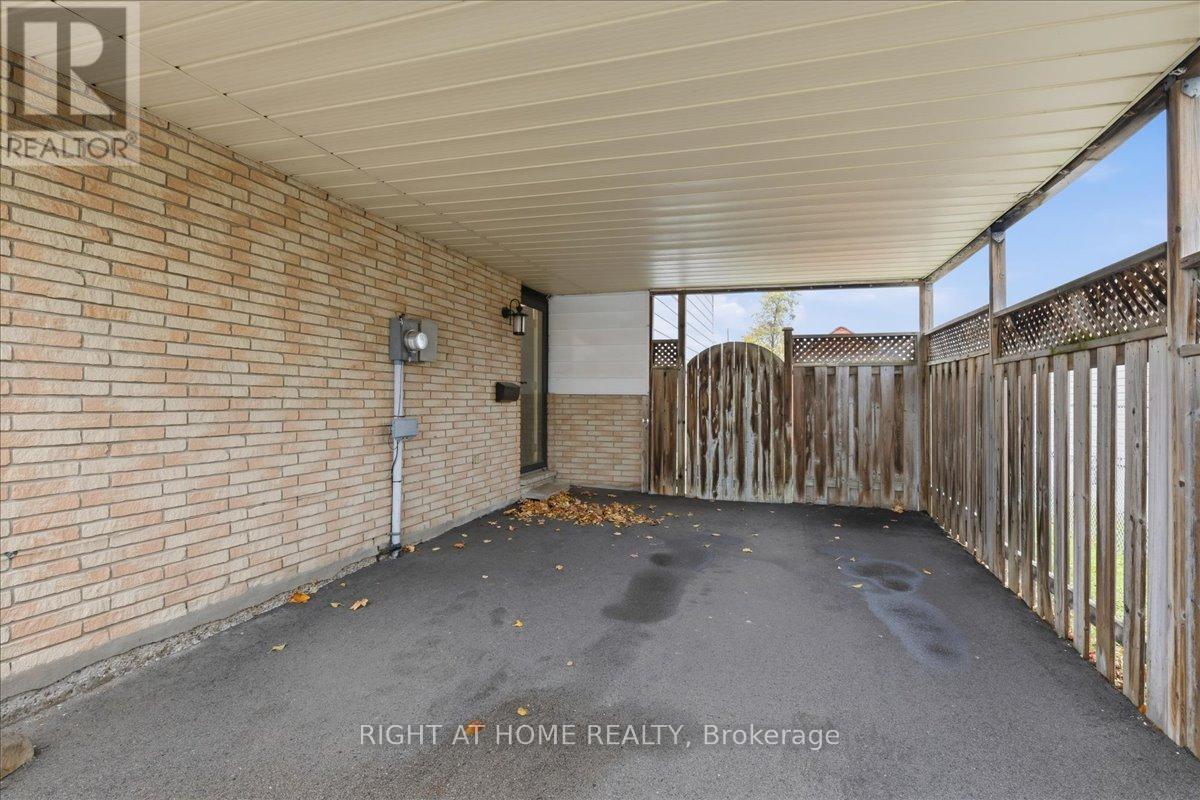 82 Farrier Drive, Kitchener, Ontario  N2P 1J5 - Photo 3 - X12526752