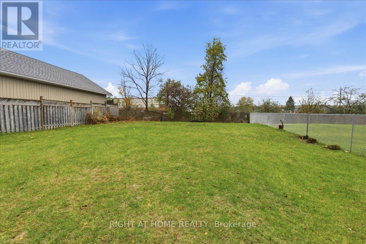 82 Farrier Drive, Kitchener, Ontario  N2P 1J5 - Photo 34 - X12526752