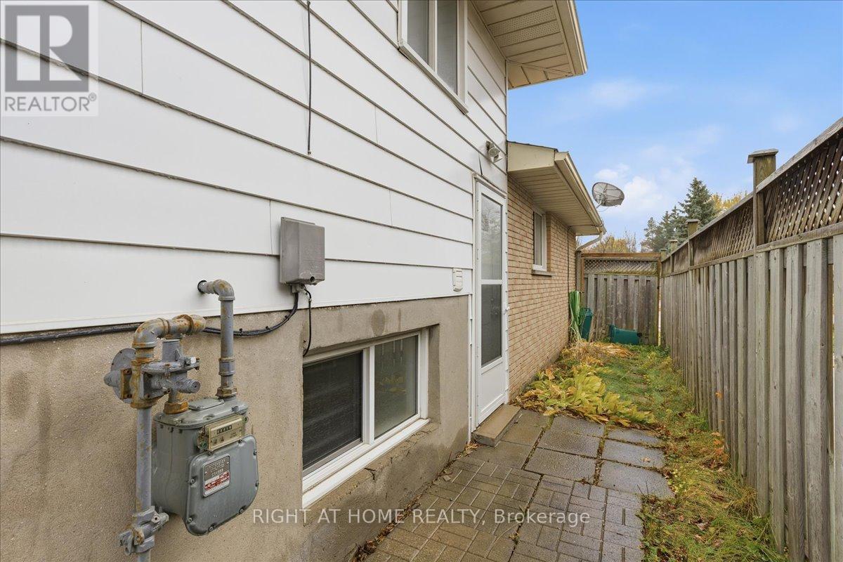 82 Farrier Drive, Kitchener, Ontario  N2P 1J5 - Photo 37 - X12526752