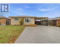 82 FARRIER DRIVE, Kitchener, Ontario