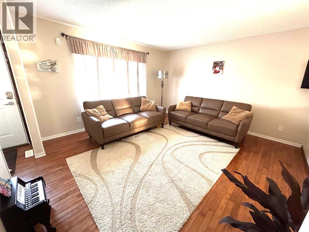 11 Lake Newell Crescent E, Brooks, Alberta  T1R 0L2 - Photo 2 - A2268628