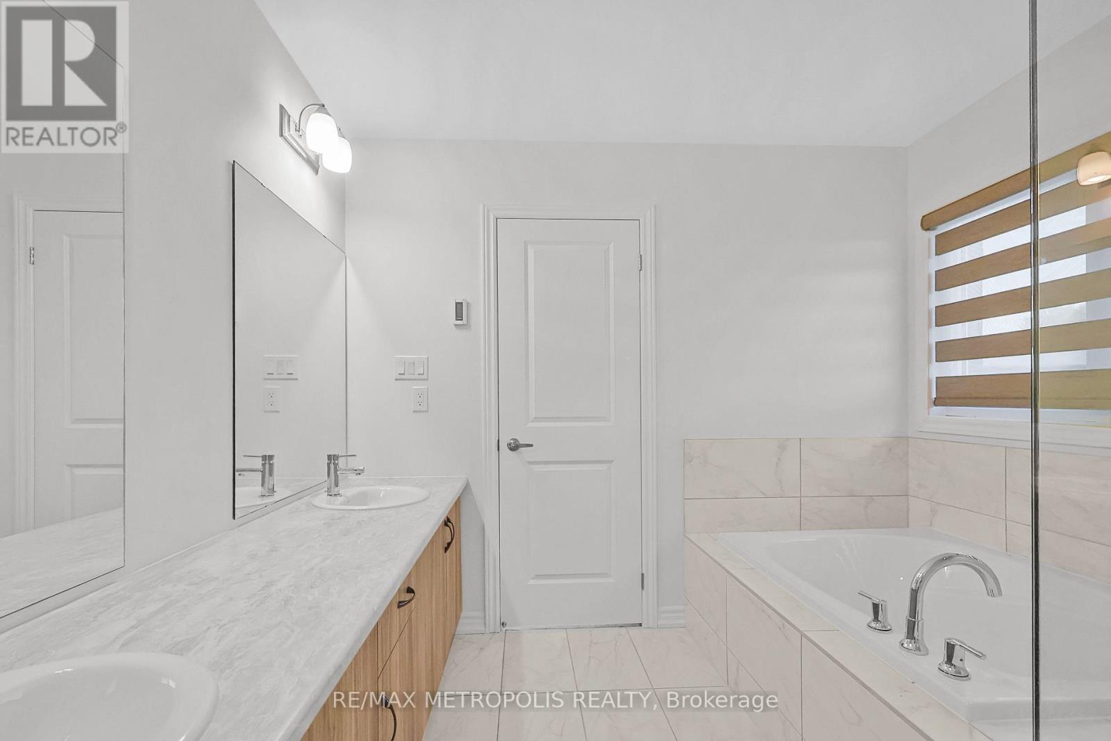 35 - 108 Golden Meadows Drive, Otonabee-South Monaghan, Ontario  K9J 0K8 - Photo 24 - X12526780